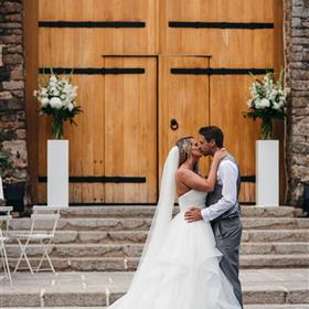 fwthumbNatalie_Daniel_TheWeddingDay_584.jpg